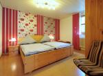 Schlafzimmer mit Doppelbett 2,0x2,0m